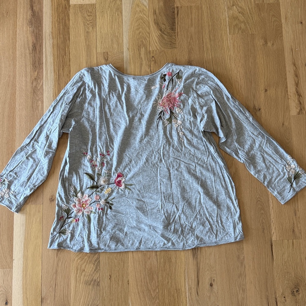 Johnny Was Gray Floral Embroidered Raw Hem Shirt - Picture 2 of 6